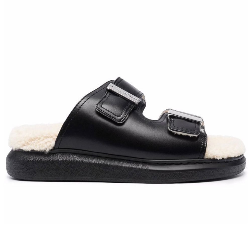✨BRAND NEW✨
ALEXANDER MCQUEEN
Shearling Lined Hydrid Slide
Size 6